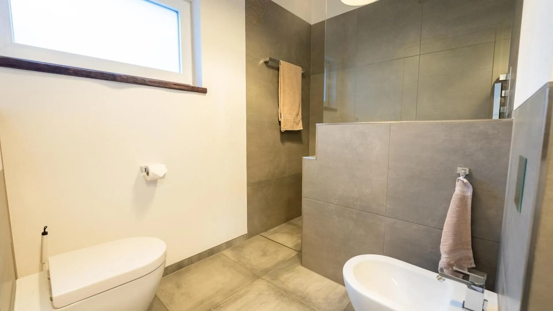 Urban Jungle Room Rundum Entspannung Mit Sauna Troisdorf Tyskland